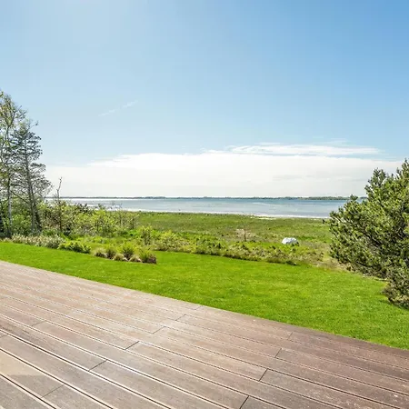 4 Bedroom Cozy In Holiday home Hojslev