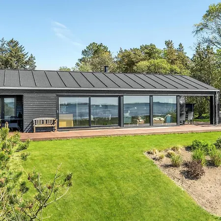 4 Bedroom Cozy In Holiday home *
